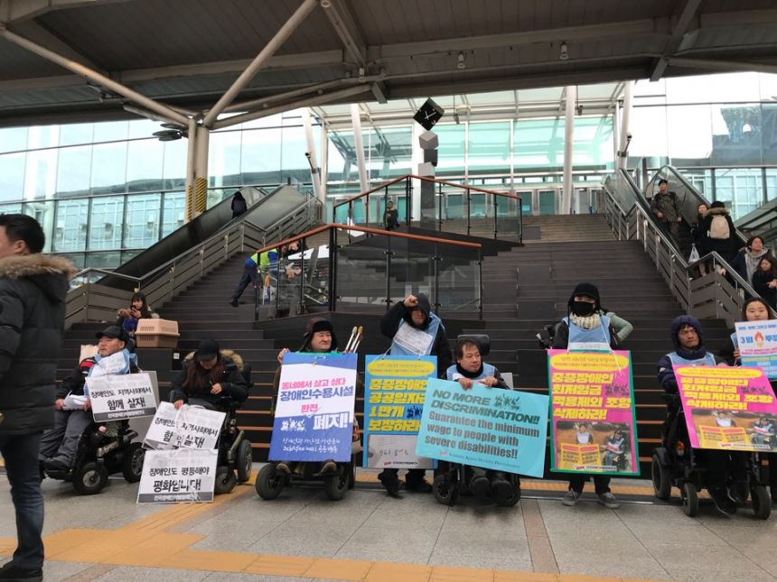 누구도 배제되지 않는(Leave no one behind!) 세상을 향한 2박3일 서울역 노숙농성 사진기록