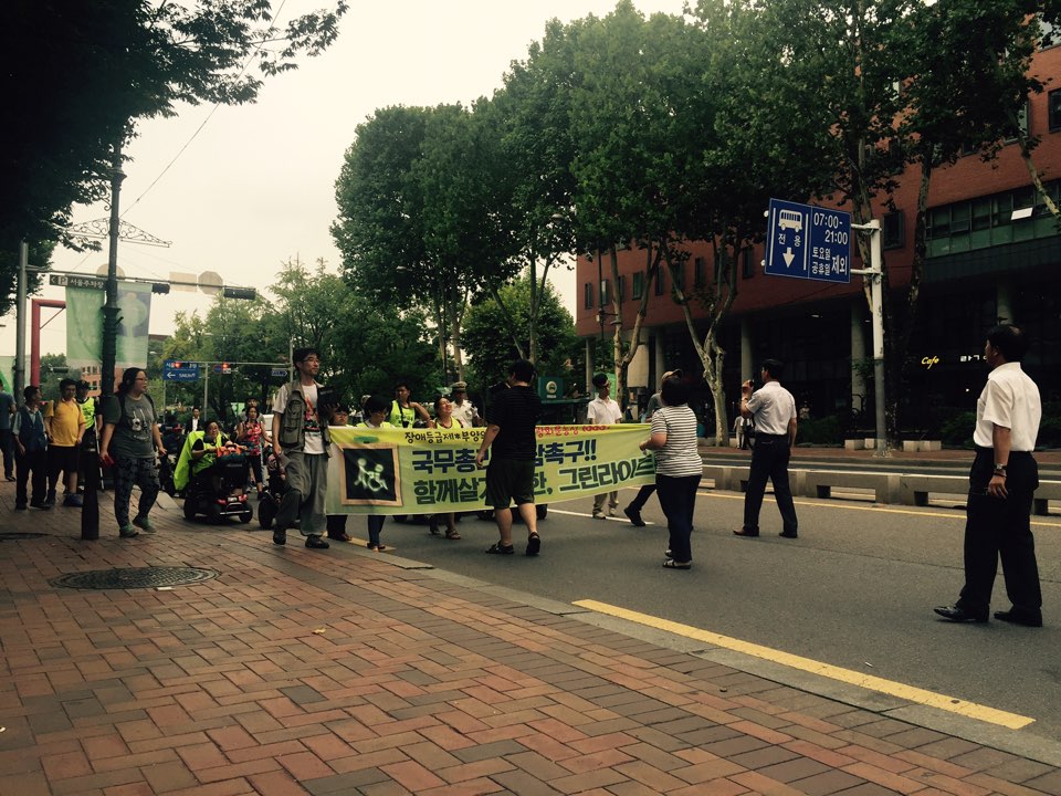 노들은 대학로에서 그린라이트를 했어요. (2015.7.21.)