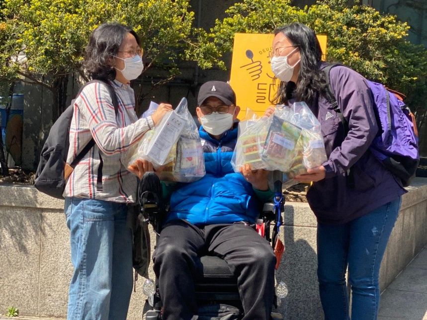 한 명도 남겨두지 않는다.  노들야학 학생 전체 가정 방문