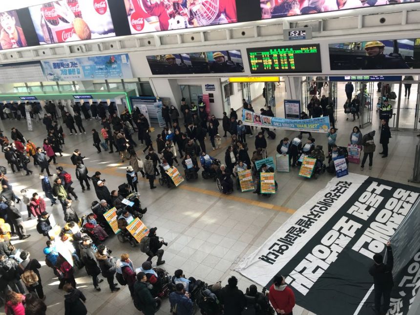 누구도 배제되지 않는(Leave no one behind!) 세상을 향한 2박3일 서울역 노숙농성 사진기록
