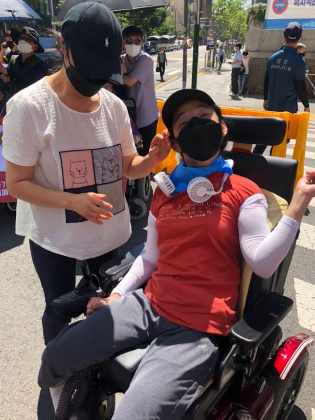 서울시 권리중심의 중증장애인맞춤형 공공일자리 참여자 활동 사진들입니다. (2020.7)