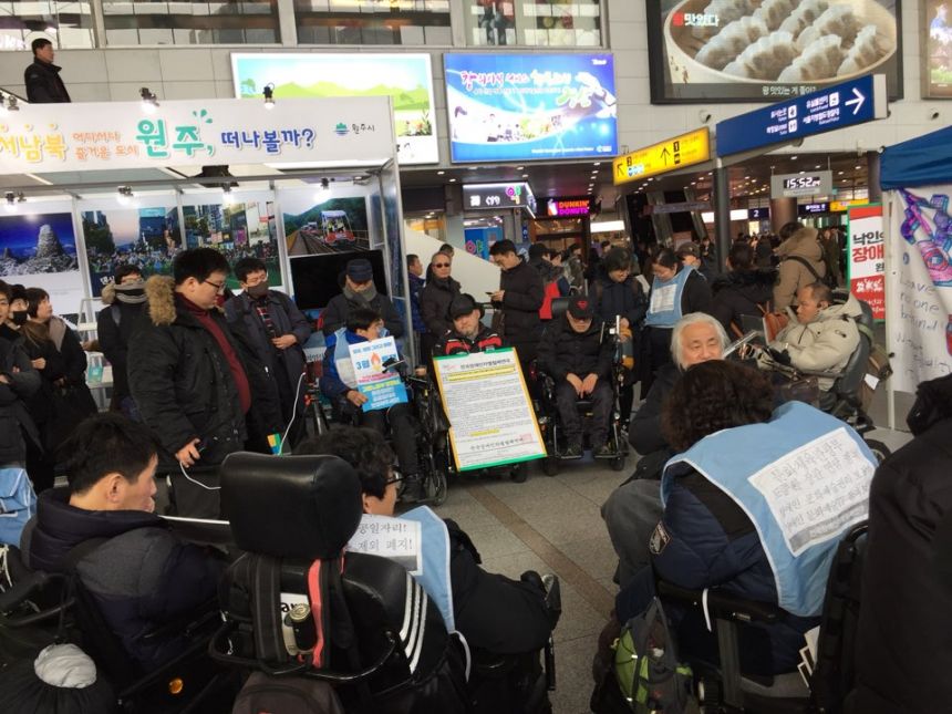 누구도 배제되지 않는(Leave no one behind!) 세상을 향한 2박3일 서울역 노숙농성 사진기록