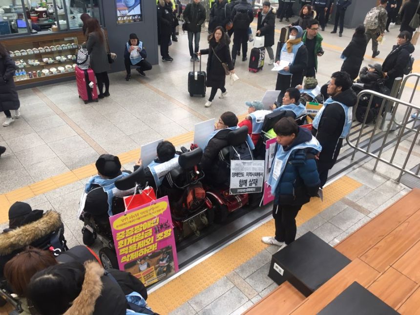 누구도 배제되지 않는(Leave no one behind!) 세상을 향한 2박3일 서울역 노숙농성 사진기록