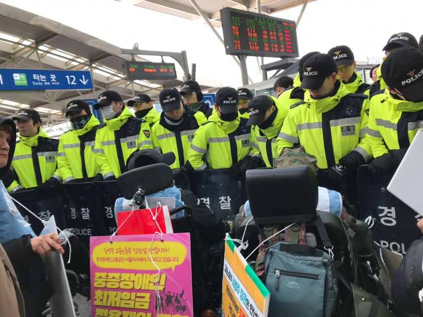 누구도 배제되지 않는(Leave no one behind!) 세상을 향한 2박3일 서울역 노숙농성 사진기록