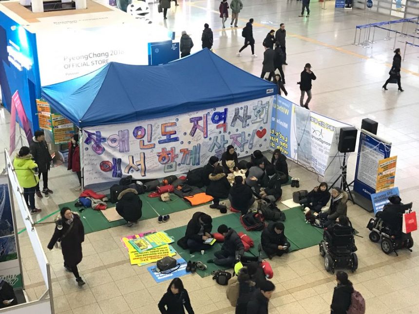누구도 배제되지 않는(Leave no one behind!) 세상을 향한 2박3일 서울역 노숙농성 사진기록