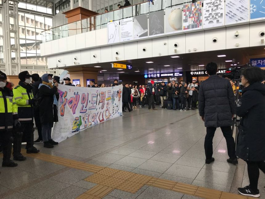 누구도 배제되지 않는(Leave no one behind!) 세상을 향한 2박3일 서울역 노숙농성 사진기록
