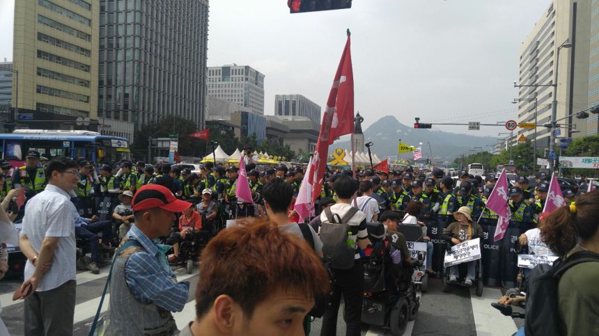 장애인 사회적 총파업하다.