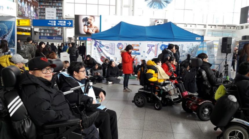 누구도 배제되지 않는(Leave no one behind!) 세상을 향한 2박3일 서울역 노숙농성 사진기록
