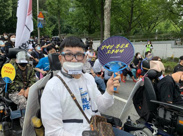 서울시 권리중심의 중증장애인맞춤형 공공일자리 참여자 활동 사진들입니다. (2020.7)