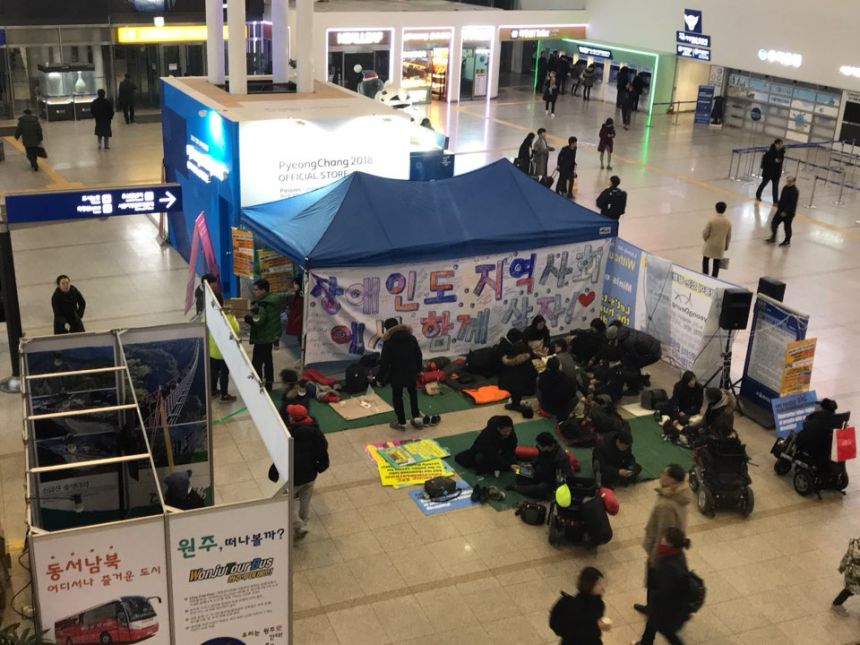 누구도 배제되지 않는(Leave no one behind!) 세상을 향한 2박3일 서울역 노숙농성 사진기록