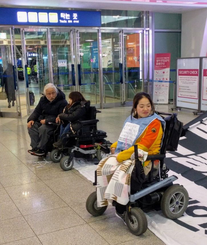 누구도 배제되지 않는(Leave no one behind!) 세상을 향한 2박3일 서울역 노숙농성 사진기록