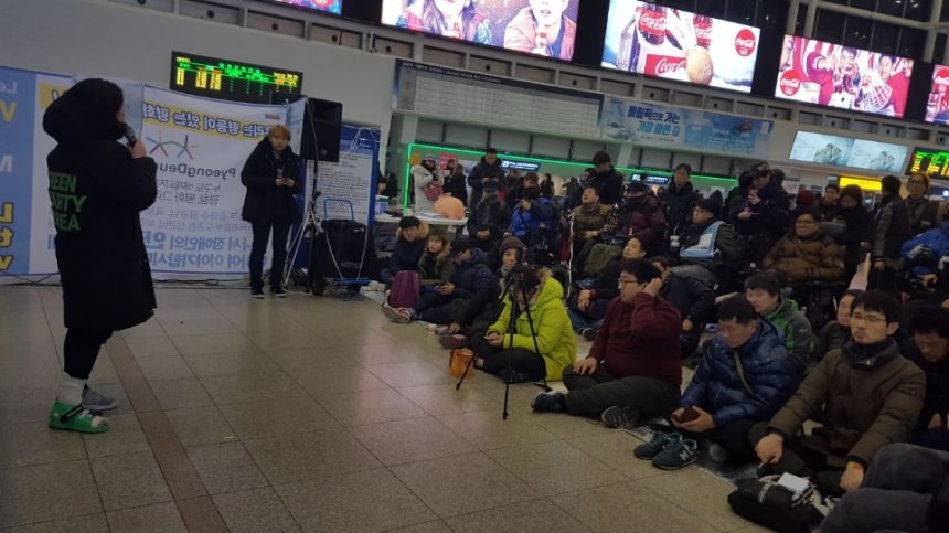 누구도 배제되지 않는(Leave no one behind!) 세상을 향한 2박3일 서울역 노숙농성 사진기록