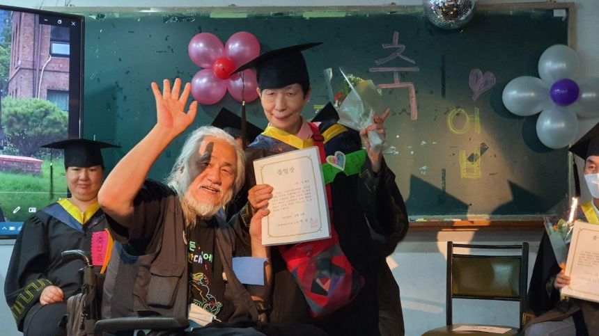 [낮수업] 낮수업 학생 중 6분이 낮수업을 졸업했어요:)
