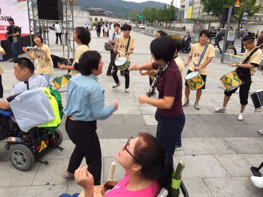 광화문 농성 1842. 뿌리깊은 나무 바람에 아니 뮐세