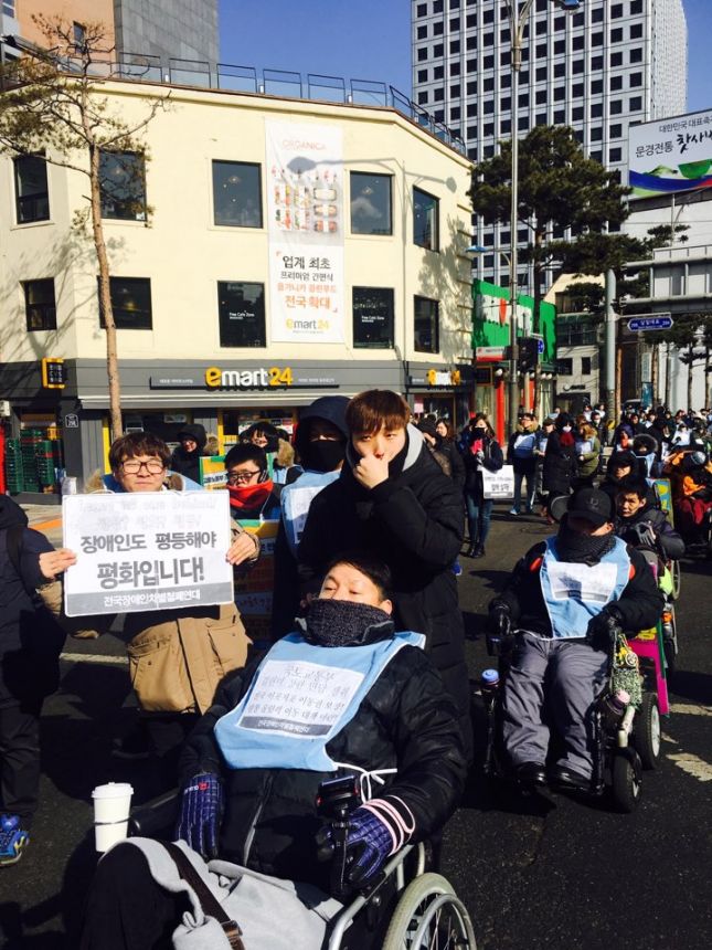 누구도 배제되지 않는(Leave no one behind!) 세상을 향한 2박3일 서울역 노숙농성 사진기록