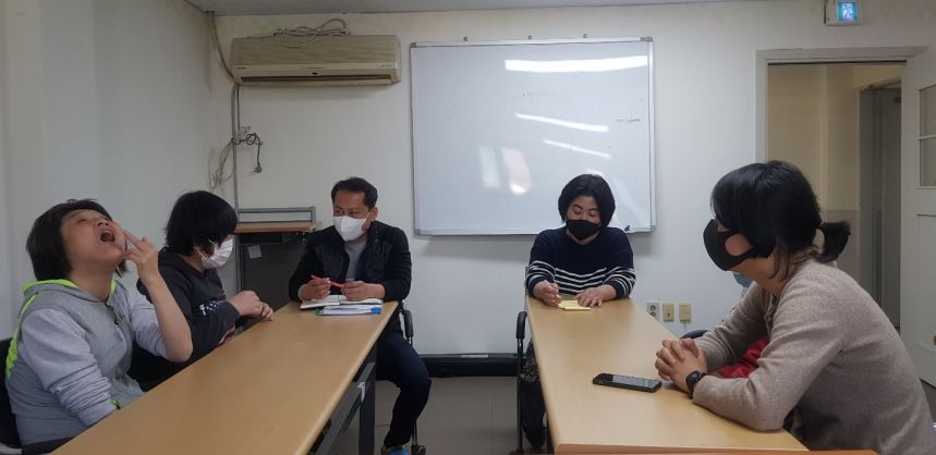 한 명도 남겨두지 않는다.  노들야학 학생 전체 가정 방문