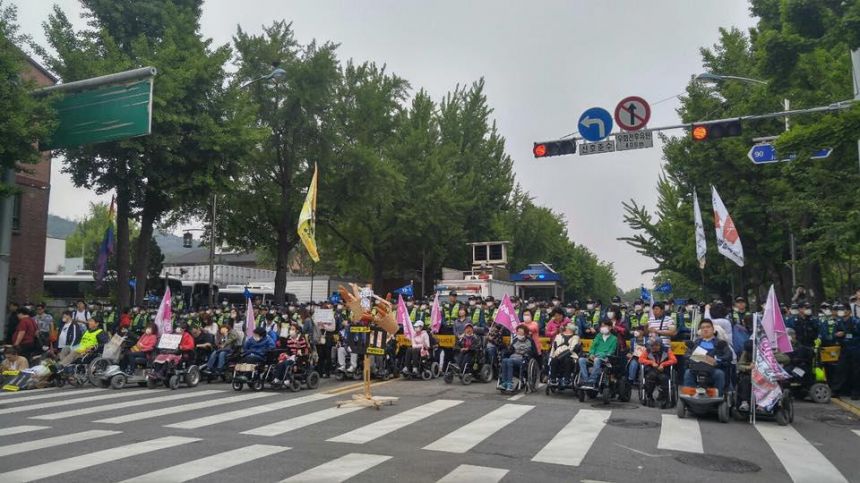 첫번째 '인권과 평등'을 향한 장애인들의 존엄한 행진 (Disability Pride March)
